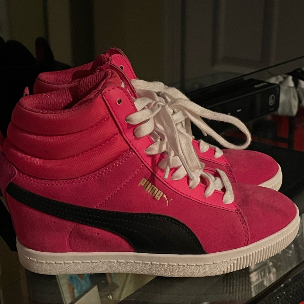 Puma women’s wedge pink sneakers